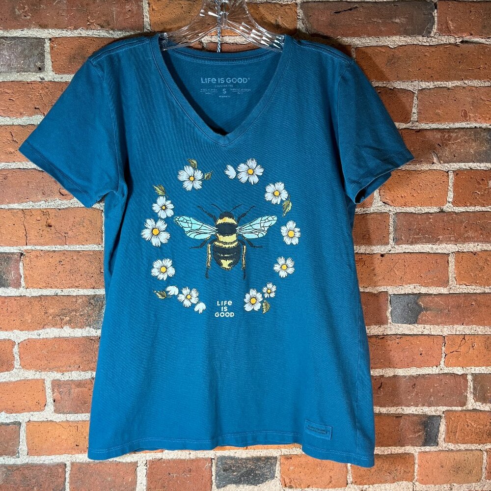 Life Is Good Bee Daisy Graphic V-Neck Tee Cottagecore Blue S